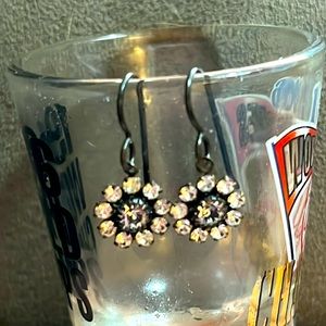 Vintage 💎Rhinestone 💎 Daisy 🌻 earrings